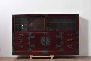 中古　美品　二本松工藝館　田中家具　金具装飾が格調高い印象を与える観音開きの収納箪笥　定価約88万円相当　(R-085293)