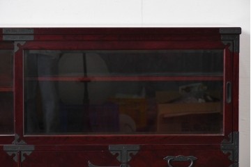 中古　美品　二本松工藝館　田中家具　金具装飾が格調高い印象を与える観音開きの収納箪笥　定価約88万円相当　(R-085293)