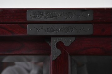 中古　美品　二本松工藝館　田中家具　金具装飾が格調高い印象を与える観音開きの収納箪笥　定価約88万円相当　(R-085293)