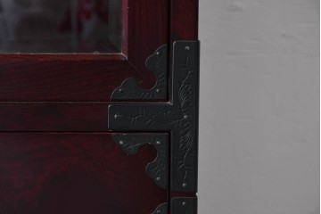 中古　美品　二本松工藝館　田中家具　金具装飾が格調高い印象を与える観音開きの収納箪笥　定価約88万円相当　(R-085293)