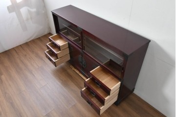 中古　美品　二本松工藝館　田中家具　金具装飾が格調高い印象を与える観音開きの収納箪笥　定価約88万円相当　(R-085293)