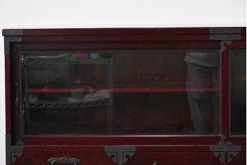 中古　美品　二本松工藝館　田中家具　金具装飾が格調高い印象を与える観音開きの収納箪笥　定価約88万円相当　(R-085293)