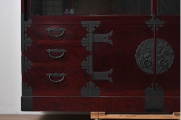 中古　美品　二本松工藝館　田中家具　金具装飾が格調高い印象を与える観音開きの収納箪笥　定価約88万円相当　(R-085293)