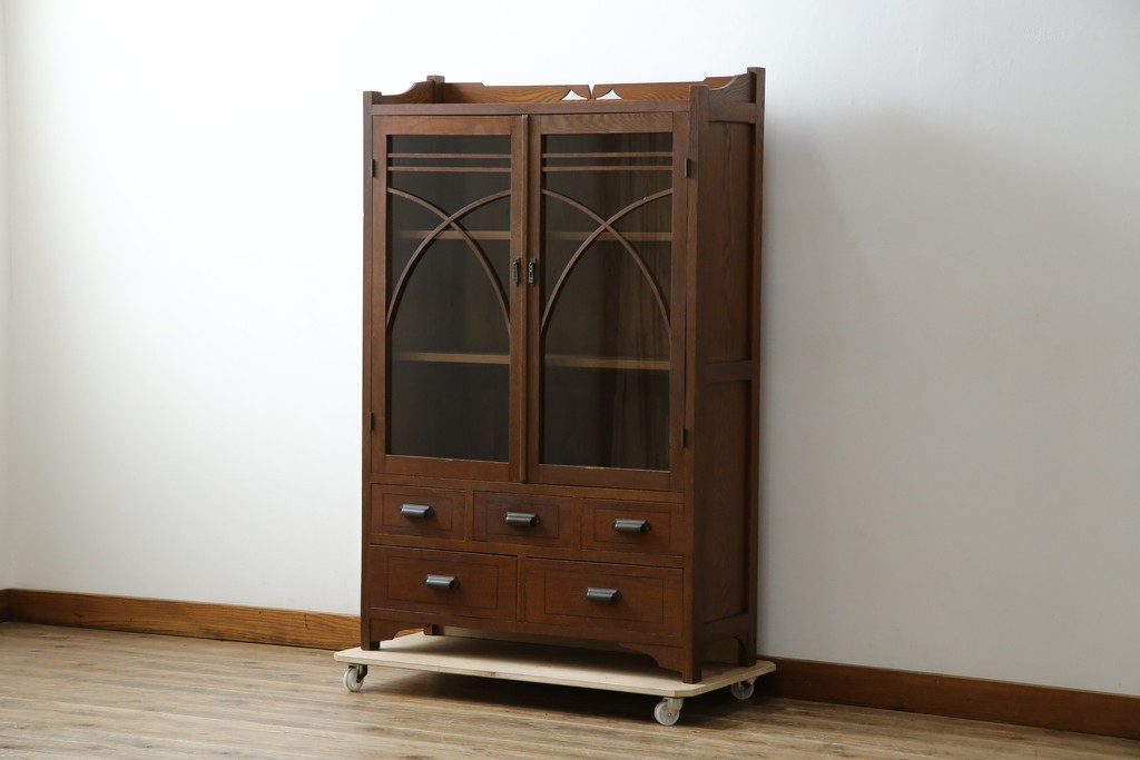 和製アンティーク　昭和初期　栗材　曲線意匠のガラス戸が味わい深い本箱　(R-085294)