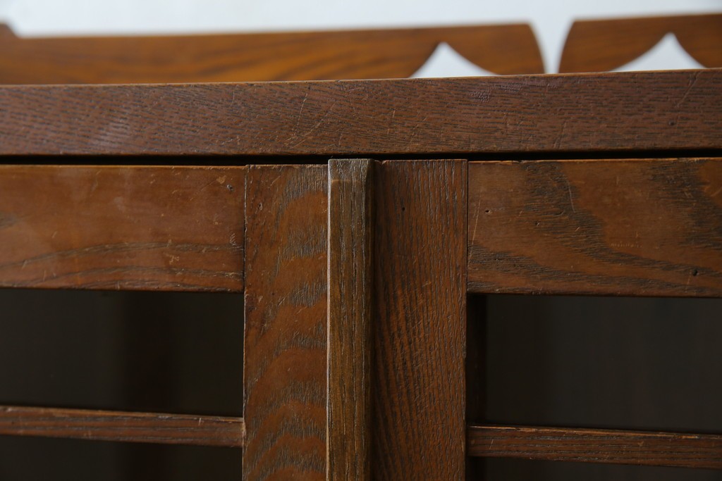 和製アンティーク　昭和初期　栗材　曲線意匠のガラス戸が味わい深い本箱　(R-085294)