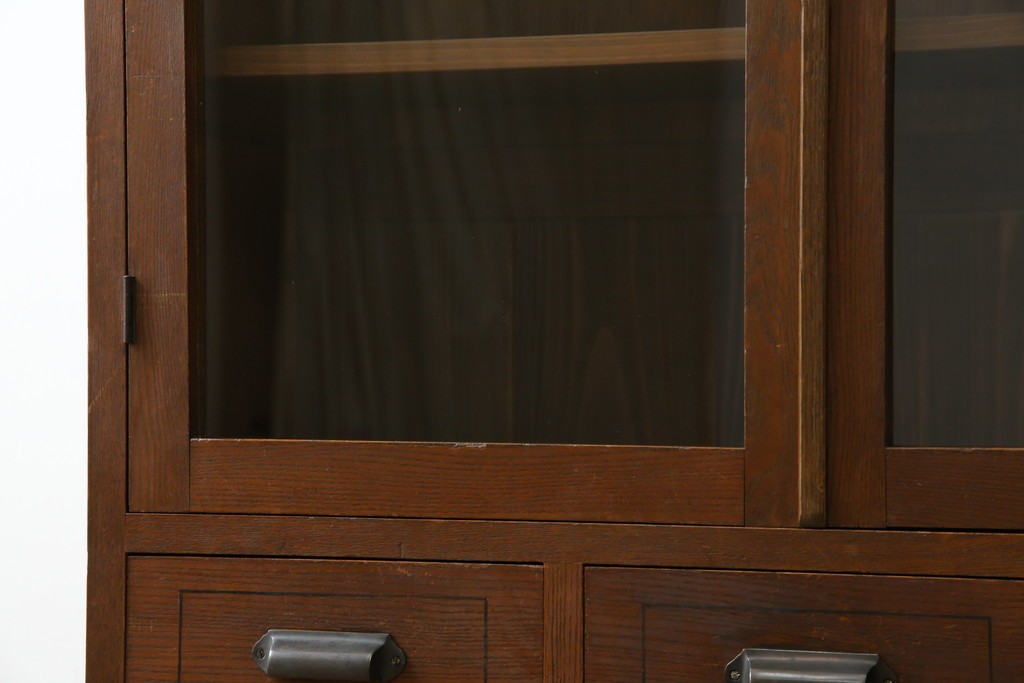 和製アンティーク　昭和初期　栗材　曲線意匠のガラス戸が味わい深い本箱　(R-085294)