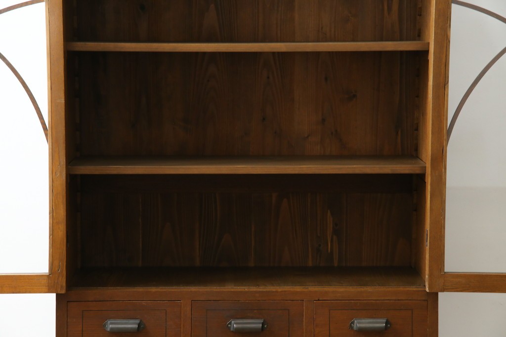 和製アンティーク　昭和初期　栗材　曲線意匠のガラス戸が味わい深い本箱　(R-085294)