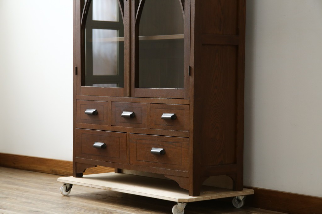 和製アンティーク　昭和初期　栗材　曲線意匠のガラス戸が味わい深い本箱　(R-085294)