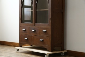 和製アンティーク　昭和初期　栗材　曲線意匠のガラス戸が味わい深い本箱　(R-085294)