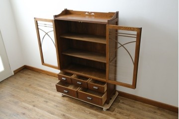 和製アンティーク　昭和初期　栗材　曲線意匠のガラス戸が味わい深い本箱　(R-085294)