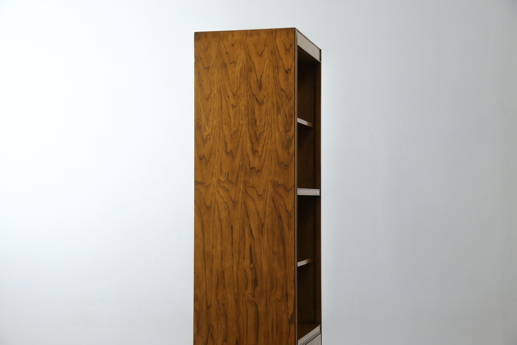 アメリカヴィンテージ　DREXEL HERITAGE(ドレクセルヘリテイジ)　端正な佇まいですっきりとした印象の縦型シェルフ　(R-085296)