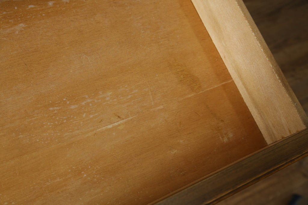 アメリカヴィンテージ　DREXEL HERITAGE(ドレクセルヘリテイジ)　端正な佇まいですっきりとした印象の縦型シェルフ　(R-085296)