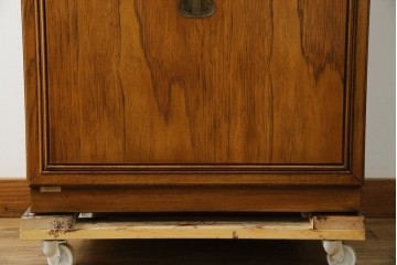 アメリカヴィンテージ　DREXEL HERITAGE(ドレクセルヘリテイジ)　端正な佇まいですっきりとした印象の縦型シェルフ　(R-085296)