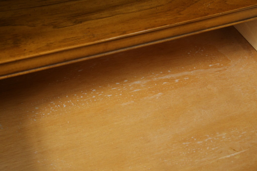 アメリカヴィンテージ　DREXEL HERITAGE(ドレクセルヘリテイジ)　端正な佇まいですっきりとした印象の縦型シェルフ　(R-085296)