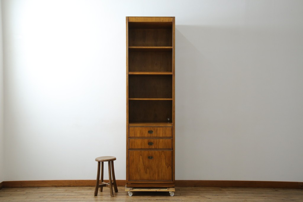 アメリカヴィンテージ　DREXEL HERITAGE(ドレクセルヘリテイジ)　端正な佇まいですっきりとした印象の縦型シェルフ　(R-085296)