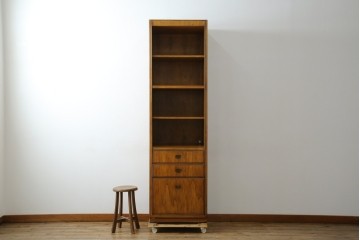 アメリカヴィンテージ　DREXEL HERITAGE(ドレクセルヘリテイジ)　端正な佇まいですっきりとした印象の縦型シェルフ　(R-085296)