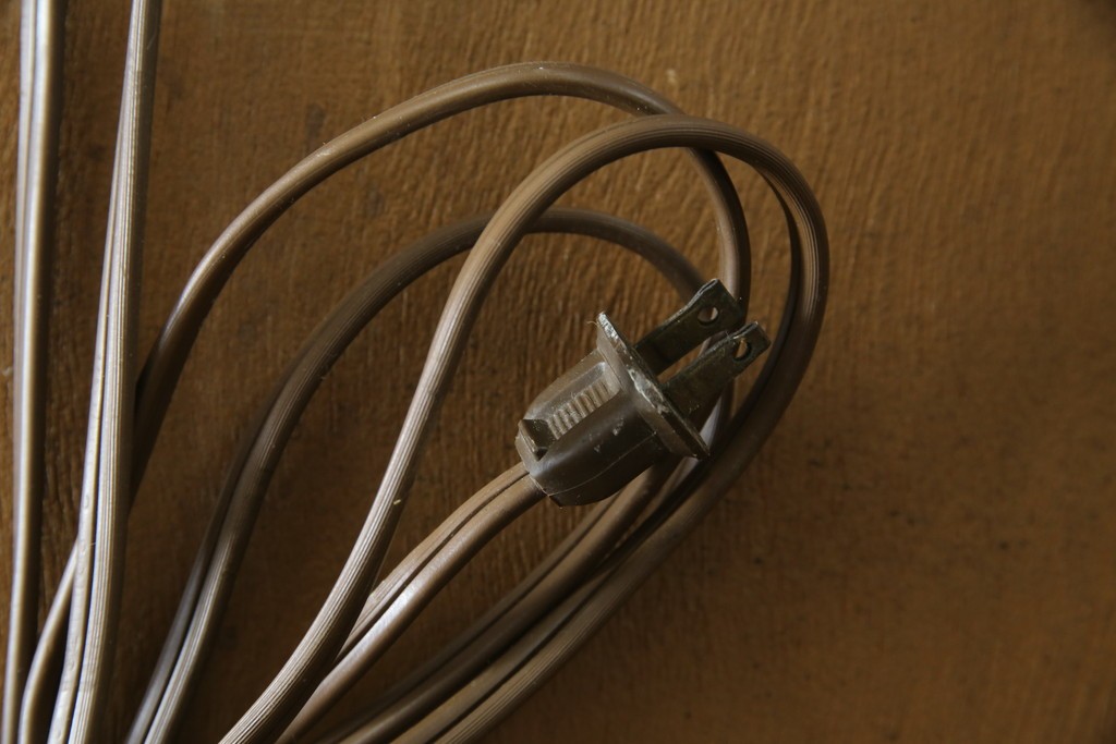 アメリカヴィンテージ　DREXEL HERITAGE(ドレクセルヘリテイジ)　端正な佇まいですっきりとした印象の縦型シェルフ　(R-085296)