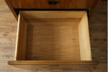 アメリカヴィンテージ　DREXEL HERITAGE(ドレクセルヘリテイジ)　端正な佇まいですっきりとした印象の縦型シェルフ　(R-085296)