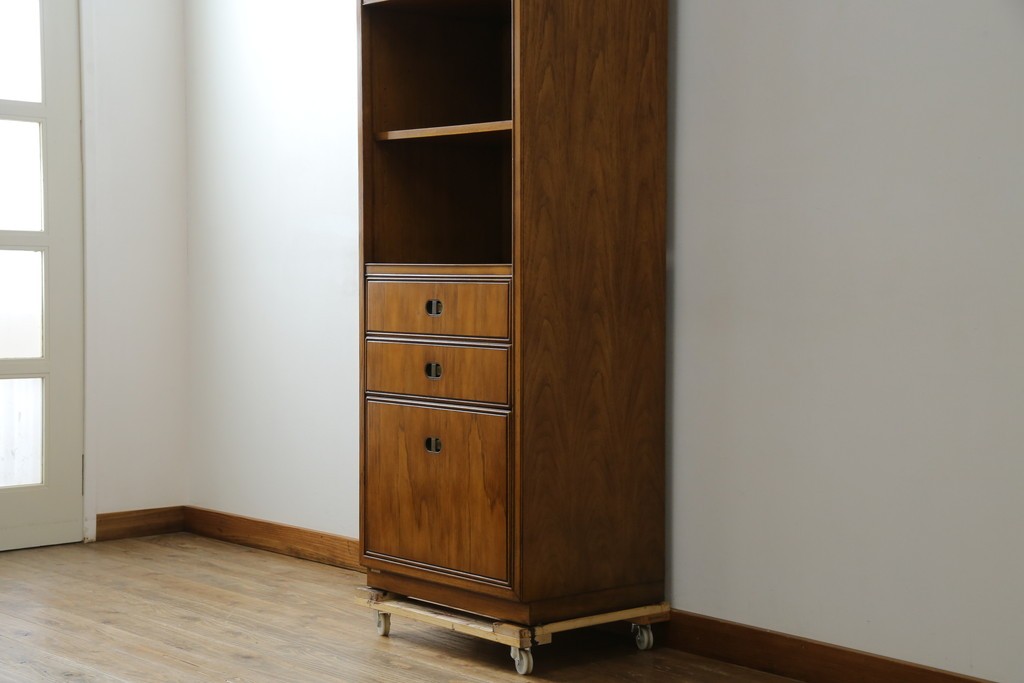 アメリカヴィンテージ　DREXEL HERITAGE(ドレクセルヘリテイジ)　端正な佇まいですっきりとした印象の縦型シェルフ　(R-085296)