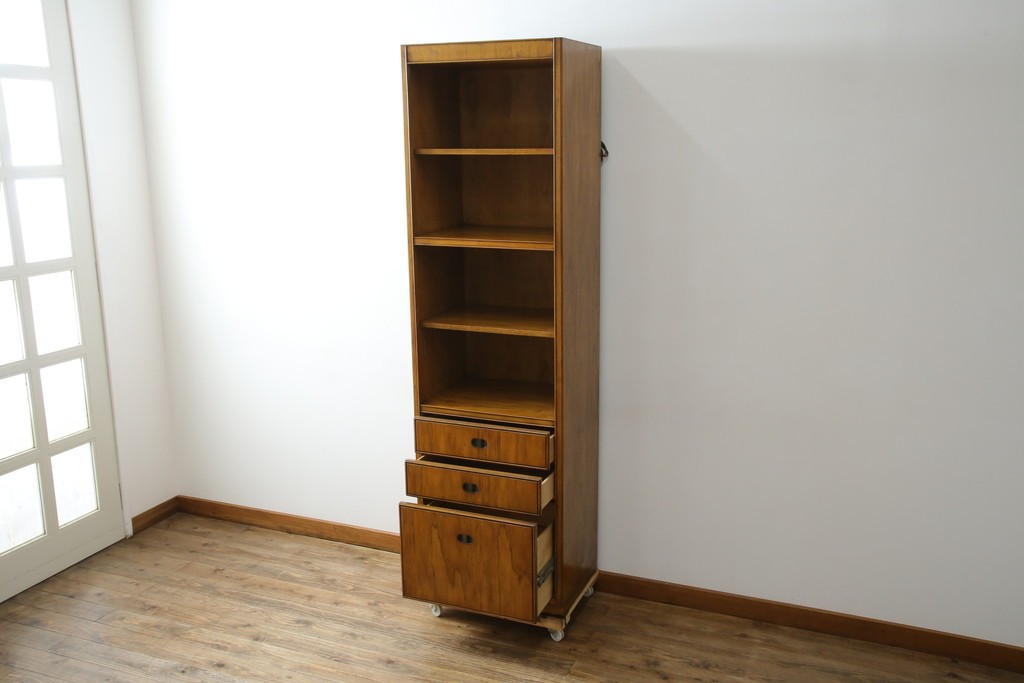 アメリカヴィンテージ　DREXEL HERITAGE(ドレクセルヘリテイジ)　端正な佇まいですっきりとした印象の縦型シェルフ　(R-085296)