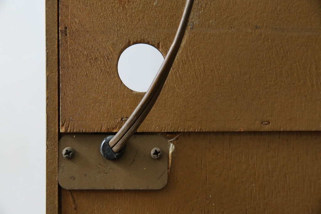 アメリカヴィンテージ　DREXEL HERITAGE(ドレクセルヘリテイジ)　端正な佇まいですっきりとした印象の縦型シェルフ　(R-085296)