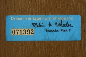 アメリカヴィンテージ　DREXEL HERITAGE(ドレクセルヘリテイジ)　端正な佇まいですっきりとした印象の縦型シェルフ　(R-085296)