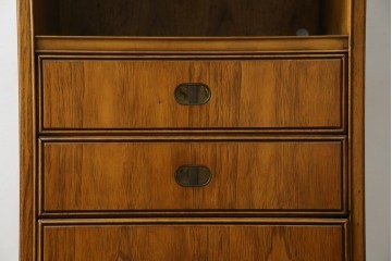 アメリカヴィンテージ　DREXEL HERITAGE(ドレクセルヘリテイジ)　端正な佇まいですっきりとした印象の縦型シェルフ　(R-085296)