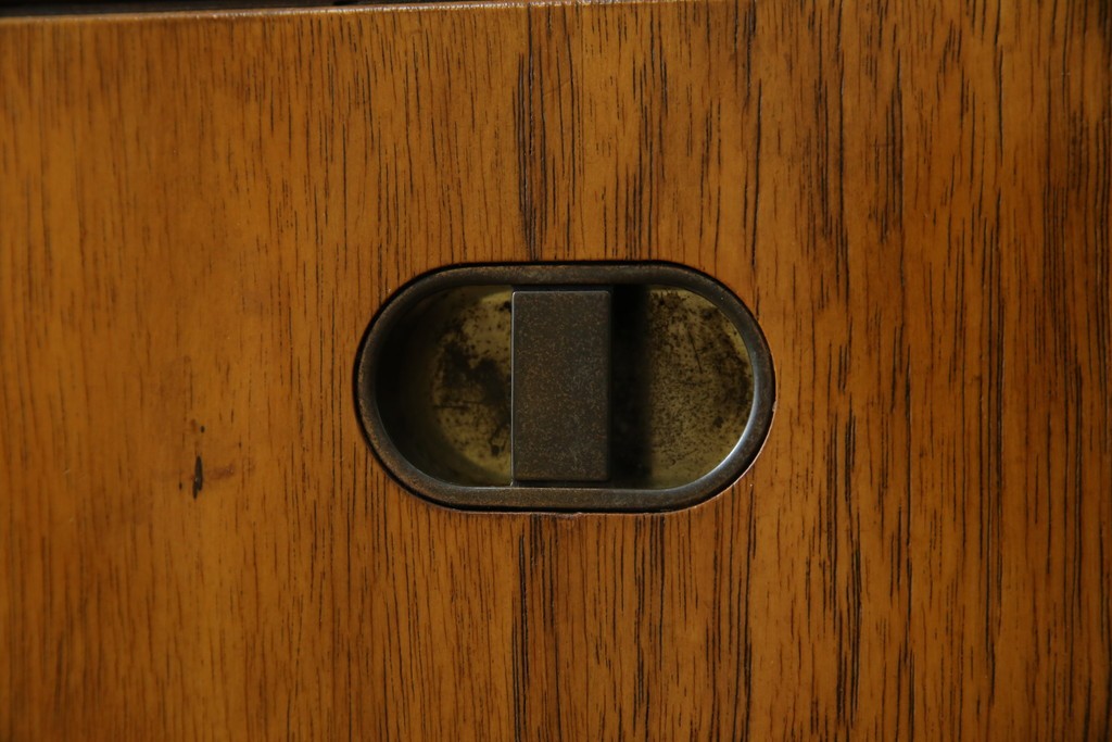 アメリカヴィンテージ　DREXEL HERITAGE(ドレクセルヘリテイジ)　端正な佇まいですっきりとした印象の縦型シェルフ　(R-085296)