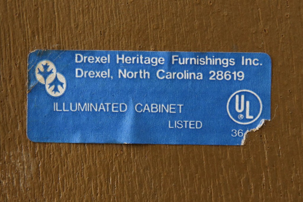 アメリカヴィンテージ　DREXEL HERITAGE(ドレクセルヘリテイジ)　端正な佇まいですっきりとした印象の縦型シェルフ　(R-085296)