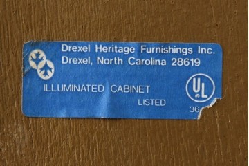 アメリカヴィンテージ　DREXEL HERITAGE(ドレクセルヘリテイジ)　端正な佇まいですっきりとした印象の縦型シェルフ　(R-085296)