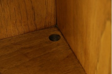 アメリカヴィンテージ　DREXEL HERITAGE(ドレクセルヘリテイジ)　端正な佇まいですっきりとした印象の縦型シェルフ　(R-085296)