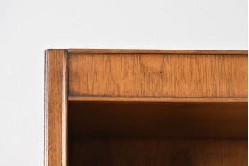 アメリカヴィンテージ　DREXEL HERITAGE(ドレクセルヘリテイジ)　端正な佇まいですっきりとした印象の縦型シェルフ　(R-085296)