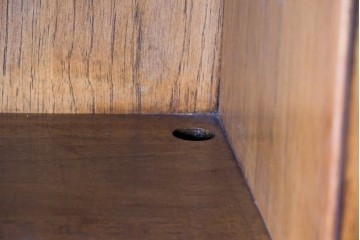 アメリカヴィンテージ　DREXEL HERITAGE(ドレクセルヘリテイジ)　端正な佇まいですっきりとした印象の縦型シェルフ　(R-085296)