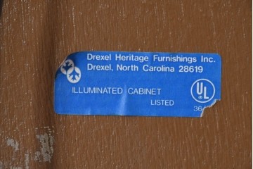 アメリカヴィンテージ　DREXEL HERITAGE(ドレクセルヘリテイジ)　端正な佇まいですっきりとした印象の縦型シェルフ　(R-085296)