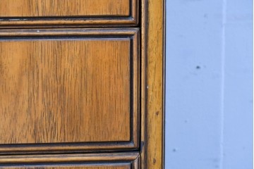 アメリカヴィンテージ　DREXEL HERITAGE(ドレクセルヘリテイジ)　端正な佇まいですっきりとした印象の縦型シェルフ　(R-085296)