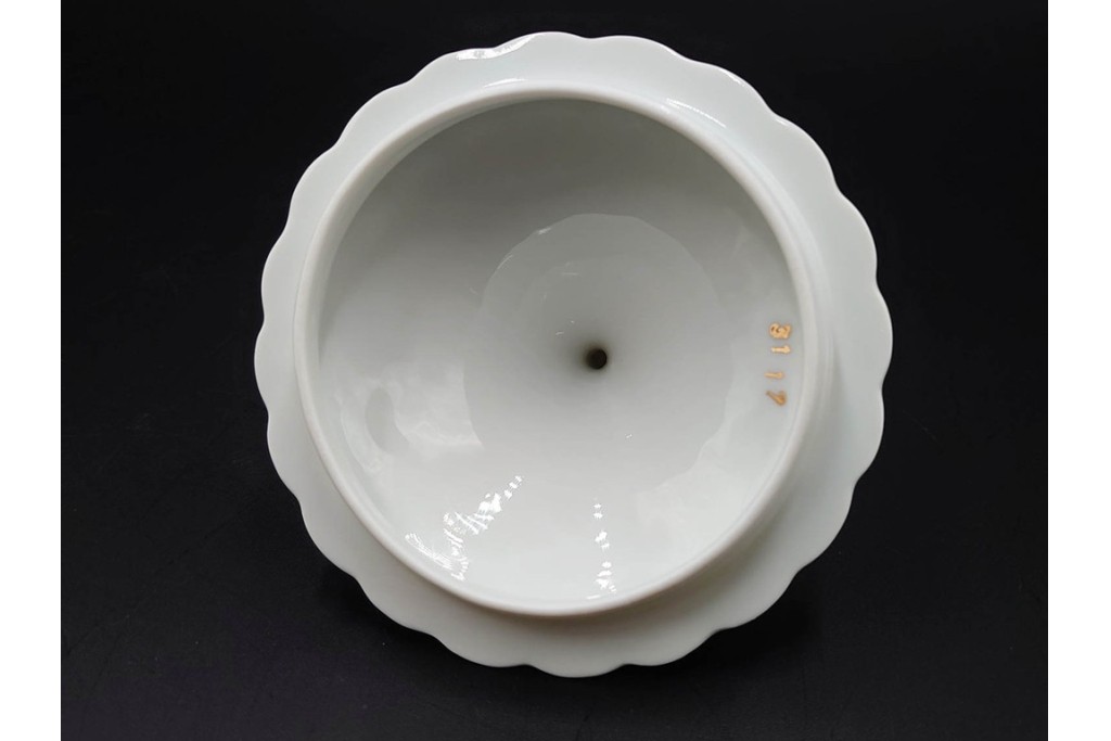 フランス　 LIMOGES(リモージュ) 　Georges Boyer(ジョルジュ・ボワイエ)　 Eglantine(エグラン)　花の図柄が優雅なポット・クリーマー・シュガーポットセット　 (R-085300)