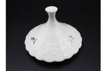 フランス　 LIMOGES(リモージュ) 　Georges Boyer(ジョルジュ・ボワイエ)　 Eglantine(エグラン)　花の図柄が優雅なポット・クリーマー・シュガーポットセット　 (R-085300)