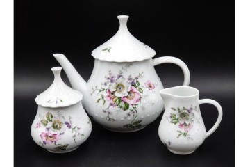 フランス　 LIMOGES(リモージュ) 　Georges Boyer(ジョルジュ・ボワイエ)　 Eglantine(エグラン)　花の図柄が優雅なポット・クリーマー・シュガーポットセット　 (R-085300)