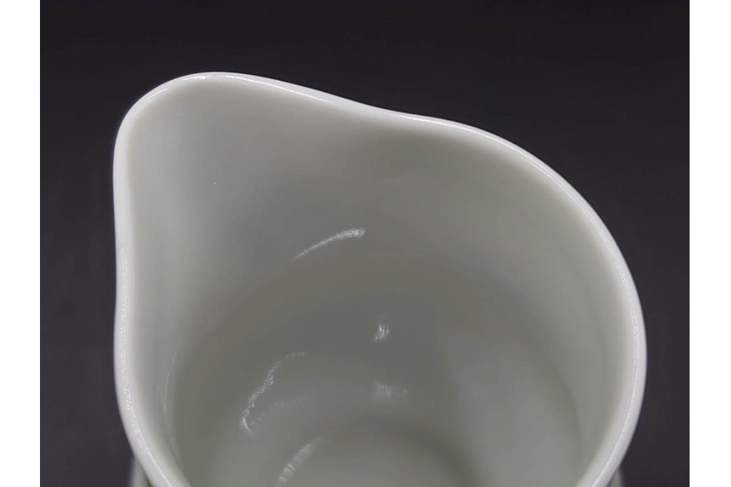 フランス　 LIMOGES(リモージュ) 　Georges Boyer(ジョルジュ・ボワイエ)　 Eglantine(エグラン)　花の図柄が優雅なポット・クリーマー・シュガーポットセット　 (R-085300)