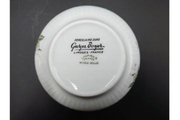 フランス　 LIMOGES(リモージュ) 　Georges Boyer(ジョルジュ・ボワイエ)　 Eglantine(エグラン)　花の図柄が優雅なポット・クリーマー・シュガーポットセット　 (R-085300)