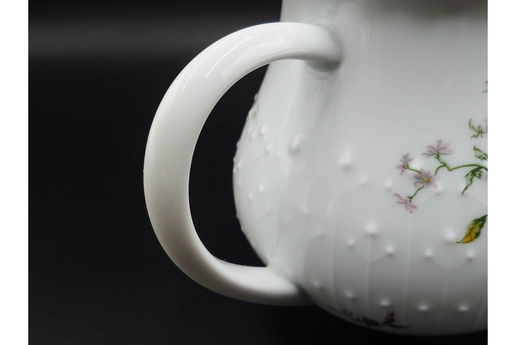 フランス　 LIMOGES(リモージュ) 　Georges Boyer(ジョルジュ・ボワイエ)　 Eglantine(エグラン)　花の図柄が優雅なポット・クリーマー・シュガーポットセット　 (R-085300)