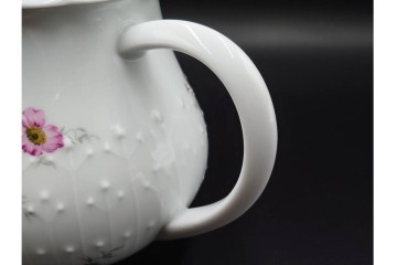 フランス　 LIMOGES(リモージュ) 　Georges Boyer(ジョルジュ・ボワイエ)　 Eglantine(エグラン)　花の図柄が優雅なポット・クリーマー・シュガーポットセット　 (R-085300)