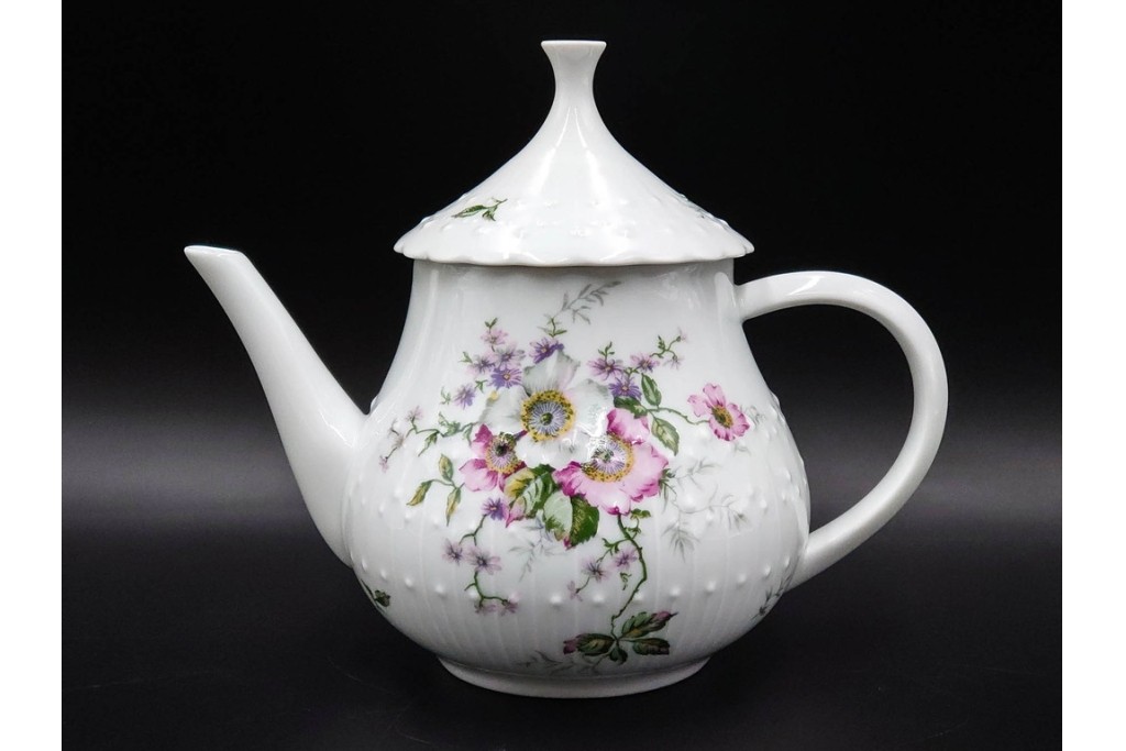 フランス　 LIMOGES(リモージュ) 　Georges Boyer(ジョルジュ・ボワイエ)　 Eglantine(エグラン)　花の図柄が優雅なポット・クリーマー・シュガーポットセット　 (R-085300)