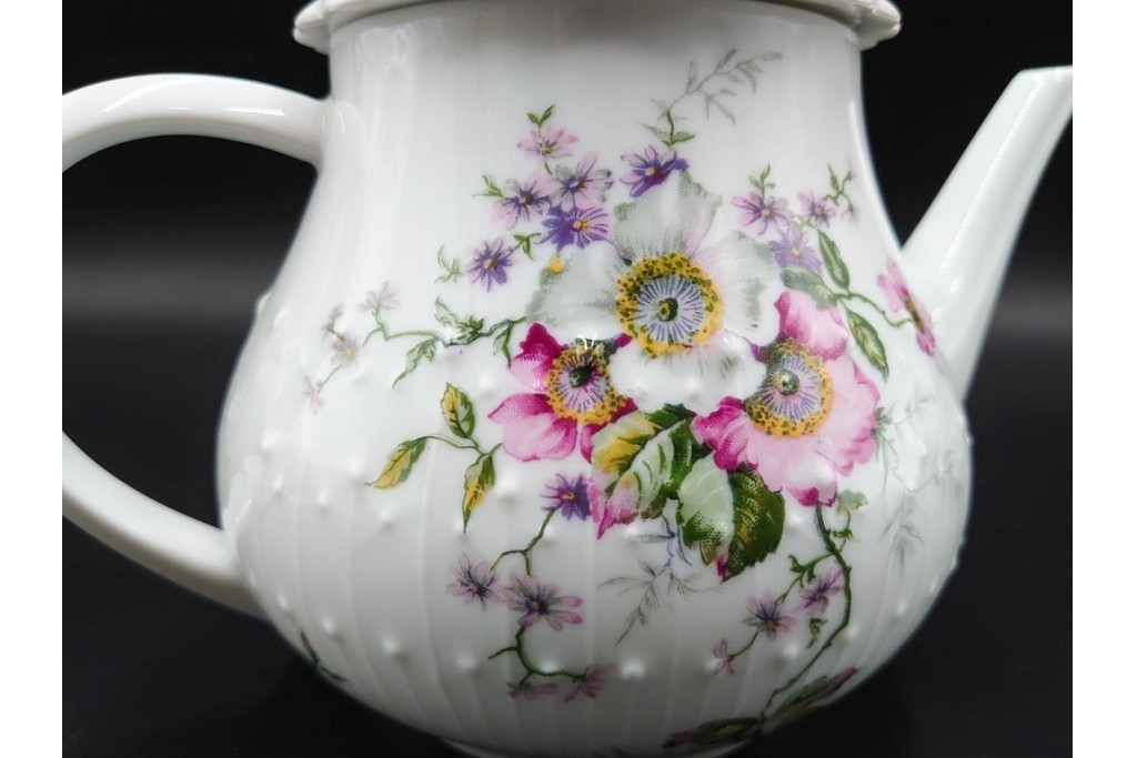 フランス　 LIMOGES(リモージュ) 　Georges Boyer(ジョルジュ・ボワイエ)　 Eglantine(エグラン)　花の図柄が優雅なポット・クリーマー・シュガーポットセット　 (R-085300)