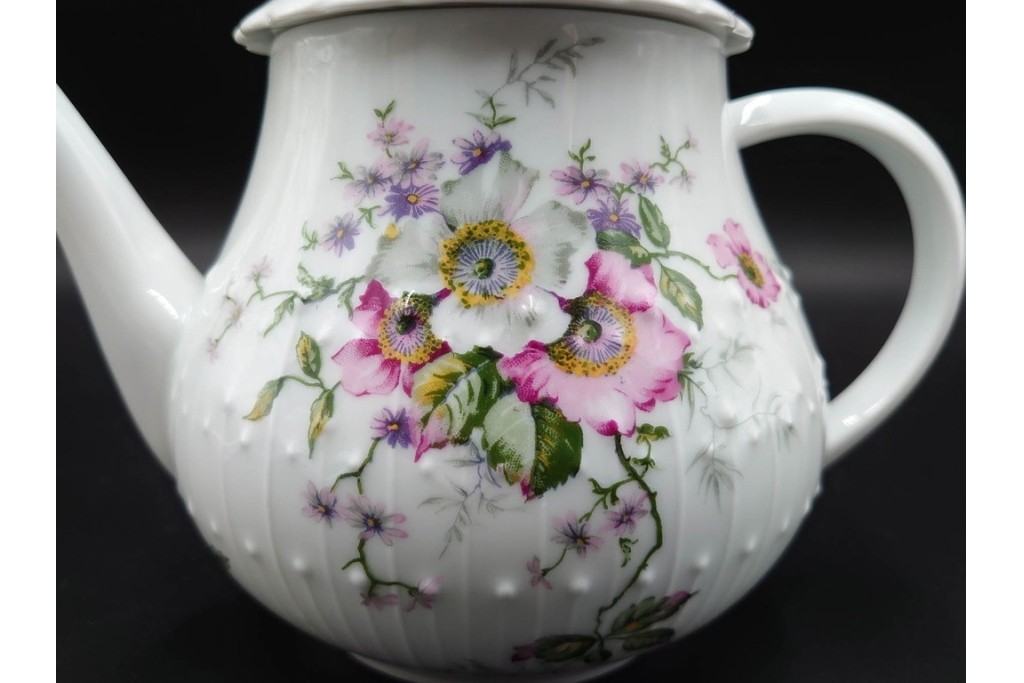 フランス　 LIMOGES(リモージュ) 　Georges Boyer(ジョルジュ・ボワイエ)　 Eglantine(エグラン)　花の図柄が優雅なポット・クリーマー・シュガーポットセット　 (R-085300)