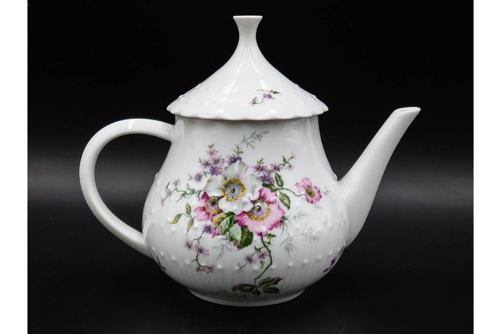 フランス　 LIMOGES(リモージュ) 　Georges Boyer(ジョルジュ・ボワイエ)　 Eglantine(エグラン)　花の図柄が優雅なポット・クリーマー・シュガーポットセット　 (R-085300)