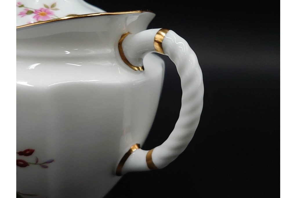 イギリス　ROYAL CROWN DERBY(ロイヤルクラウンダービー)　ポジー　花束文様が愛らしいティーポット・シュガーポット・クリーマーセット　(R-085301)