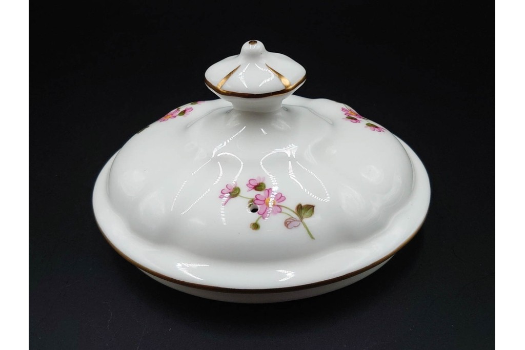 イギリス　ROYAL CROWN DERBY(ロイヤルクラウンダービー)　ポジー　花束文様が愛らしいティーポット・シュガーポット・クリーマーセット　(R-085301)