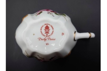 イギリス　ROYAL CROWN DERBY(ロイヤルクラウンダービー)　ポジー　花束文様が愛らしいティーポット・シュガーポット・クリーマーセット　(R-085301)