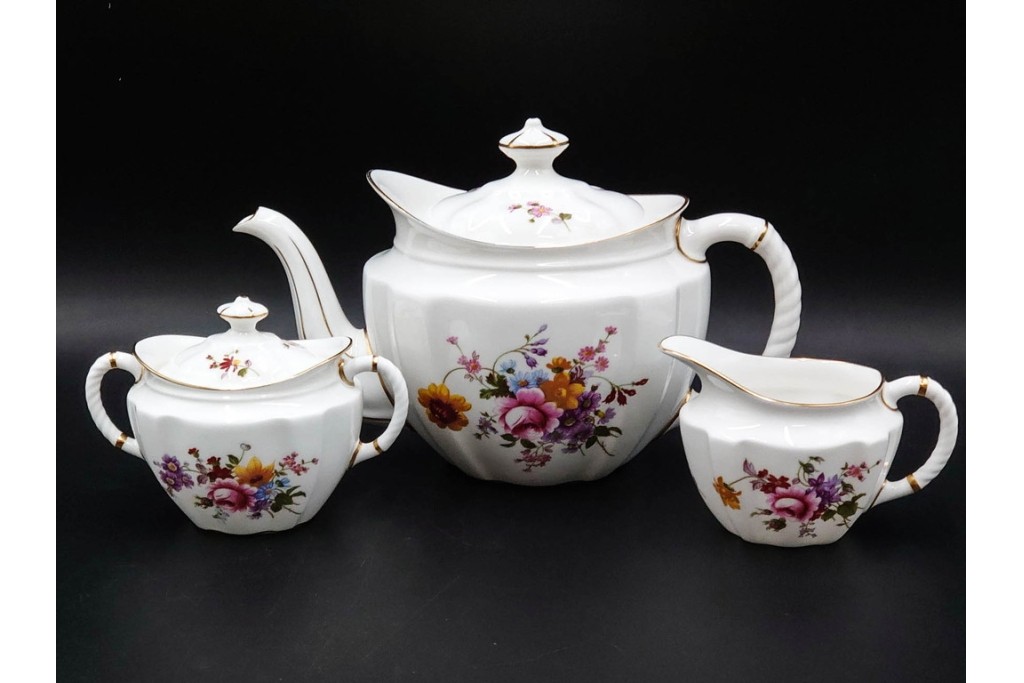 イギリス　ROYAL CROWN DERBY(ロイヤルクラウンダービー)　ポジー　花束文様が愛らしいティーポット・シュガーポット・クリーマーセット　(R-085301)